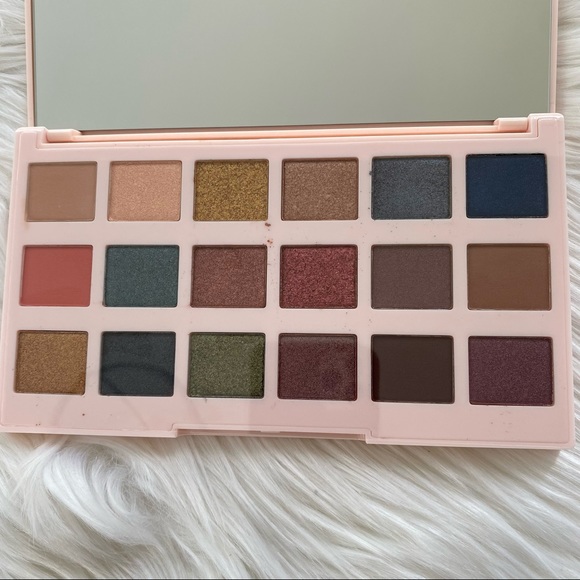 Ciate London The Editor Palette - New England - 18 Eyeshadows - Picture 5 of 5
